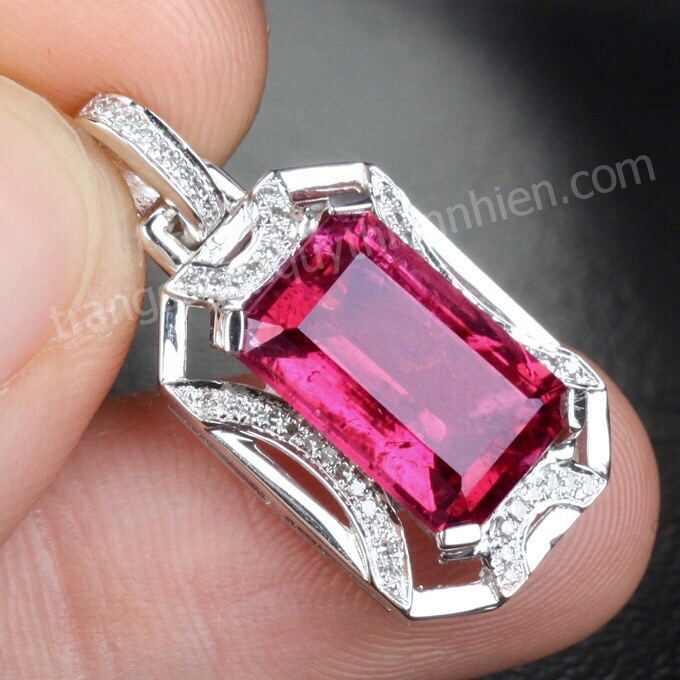 Mặt dây chuyền đá Garnet Rhodolite thiên nhiên - MS: TOURPE003 Mặt dây chuyền đá Garnet Rhodolite thiên nhiên - MS: TOURPE003